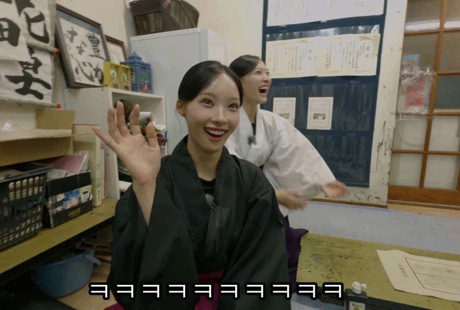 만화 캐릭터같은 실제 일본 서예 선생님 등판해서 난리남 ㅋㅋㅋ_22.webp